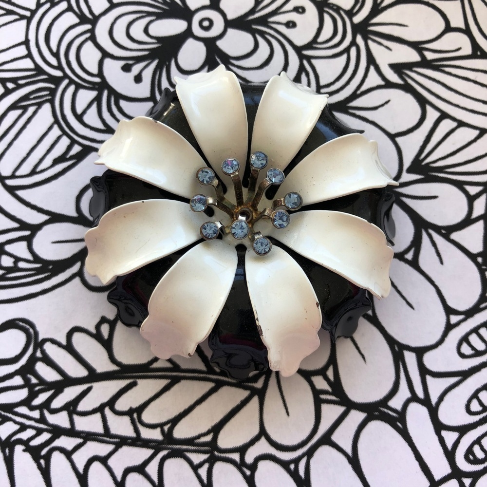 Stunning black White 1960’s enamel flower brooch